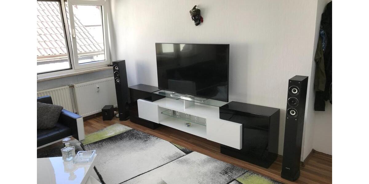 Schickes DG-Appartement mit TOP-Einbauküche und Badewanne 1 zimmer