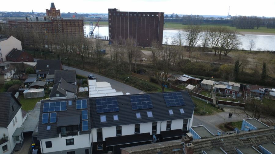 Provisionsfrei* Neubau Einfamilienhaus mit PV 10,4 KW integrierter Garage Energiebedarf 22,4 kWhm2a