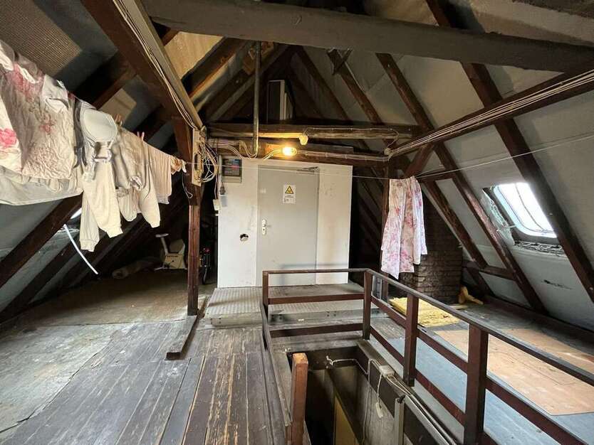 Lukratives Wohn-& Geschäftshaus mit 8 Whg, 3 Gewerben und 2 Keller Lagerflächen + Antenne in Bochum 43 zimmer