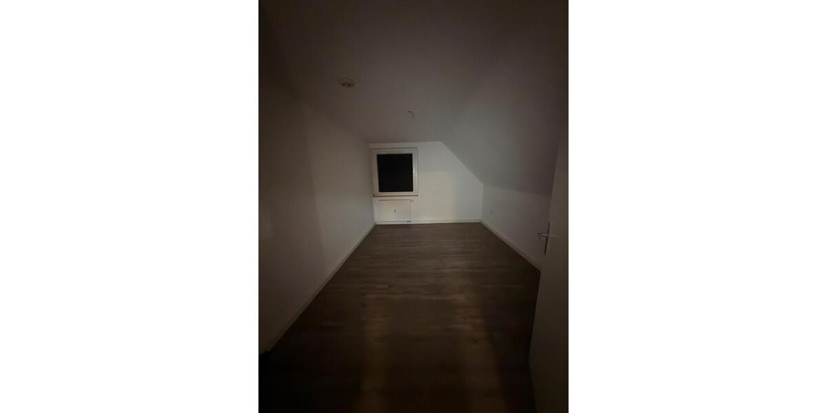 Dachgeschoßwohnung Essen Stadtbezirk VI - 3.5 Zimmer, 72 m&sup2;, 809&euro; | Angebot:24731097