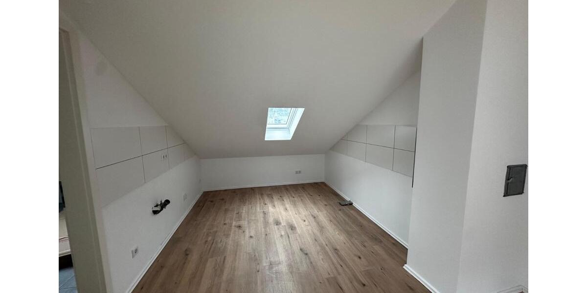 Dachgeschoßwohnung Wuppertal Arrenberg - 1 Zimmer, 43 m&sup2;, 389&euro; | Angebot:25755288