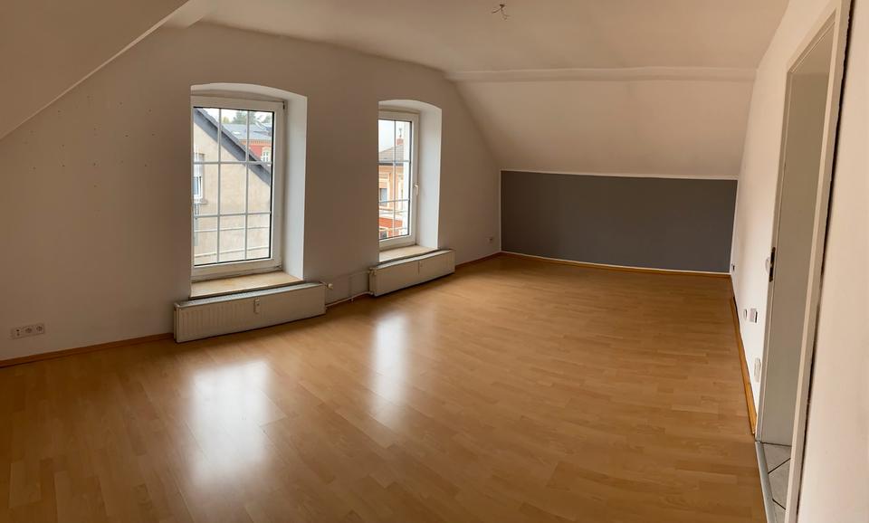 Dachgeschoßwohnung Essen Stadtbezirk II - 2 Zimmer, 70 m&sup2;, 780&euro; | Angebot:25792079