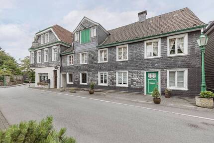 Denkmalschutz trifft Altbaucharme: Wohn- und Geschäftshaus mit Stellplätzen und Hoffläche! zimmer