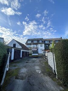 INVESTMENTCHANCE: 2 MFH + GEWERBEHOF IM PAKET 30 zimmer