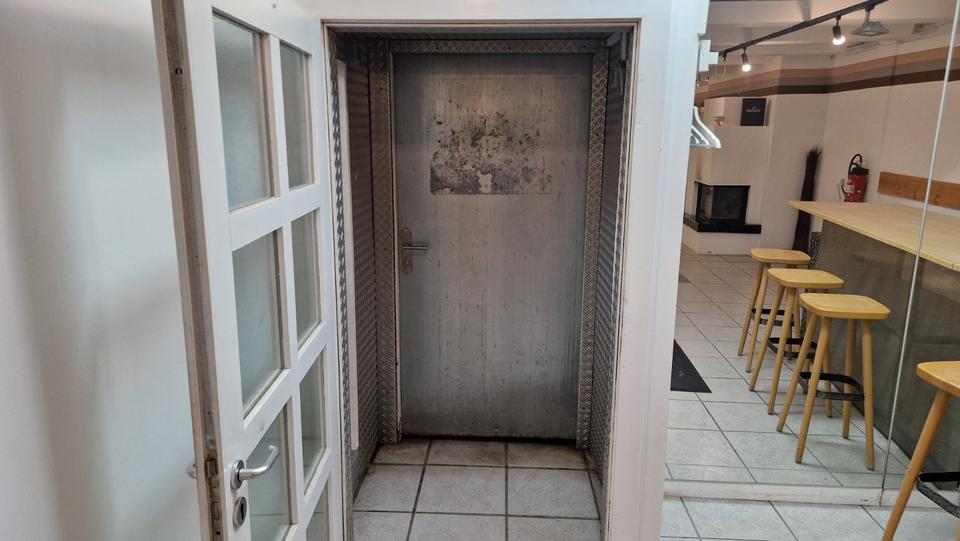 150m2 Büro Wellness Beauty Yoga Ausstellung Atelier Essen Kray UG zimmer