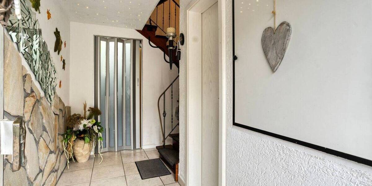 Reihenendhaus Mülheim an der Ruhr Mitte-Ost - 7 Zimmer, 184 m&sup2;, 559.000&euro; | Angebot:25799172