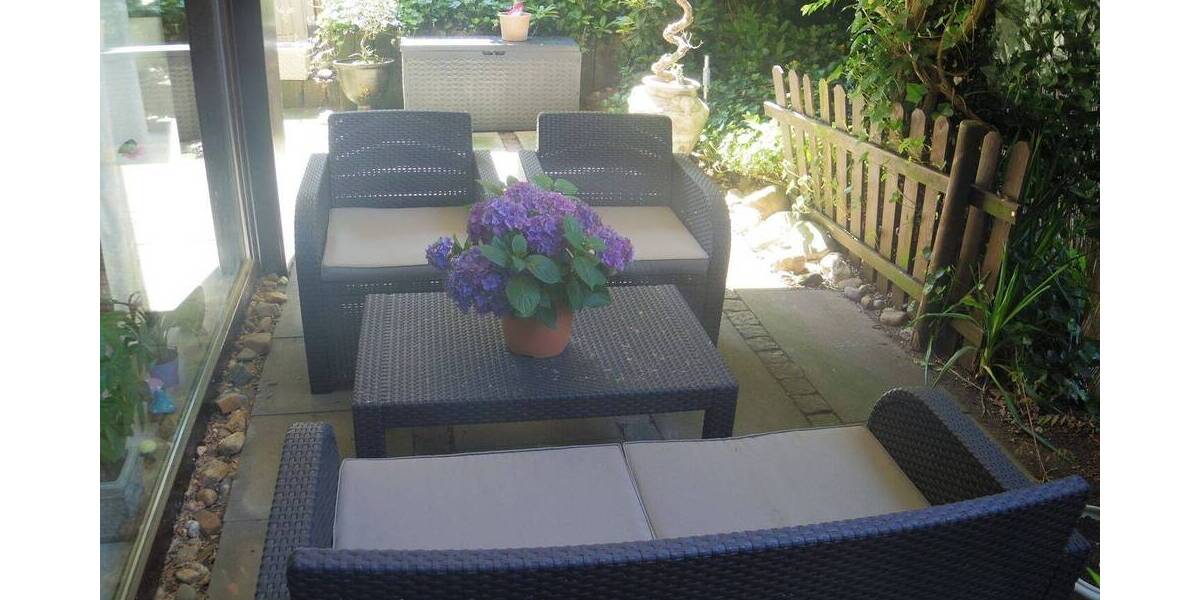 Schöne kleine Tiefpaterren-Wohnung mit Terasse und kleinem Gartenanteil in Bestlage - Klosterviertel 2 zimmer