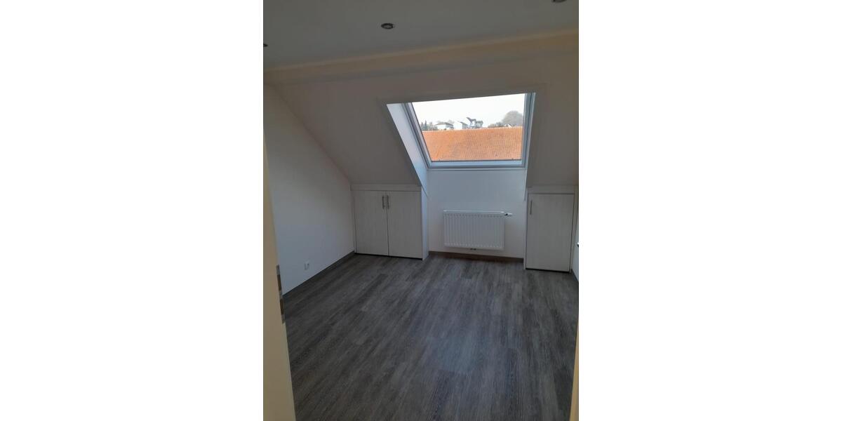 Schöne, helle und renovierte DG Wohnung in Ufhausen 3 zimmer