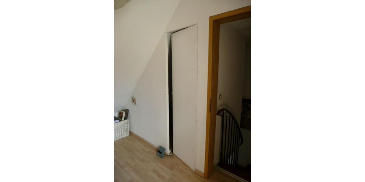 ***Singles aufgepasst*** wunderschöne Dachgeschosswohnung, 2 Balkone, Blick auf den Kanal 1.5 zimmer