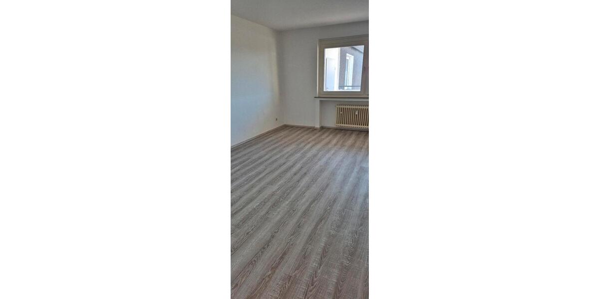 2 R, 64 qm, Balkon, 6. Etage, Fahrstuhl 2 zimmer