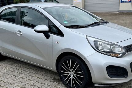 Kia Rio 73.233 km 5.990 € Recklinghausen 45665