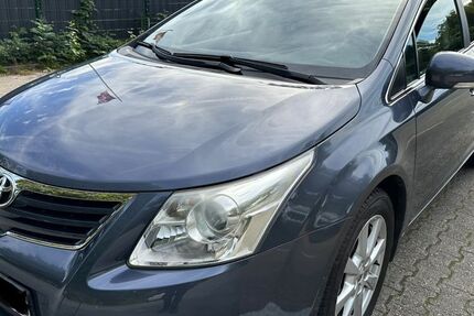 Toyota Avensis 200.700 km 5.500 &euro; HERNE 44649