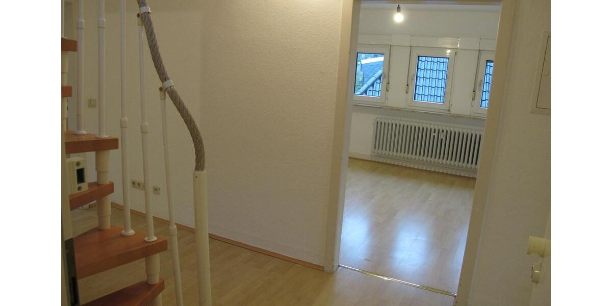 Stadtvilla in Bestlage, eine Wohnung pro Etage, Gartenmitnutzung 3.5 zimmer