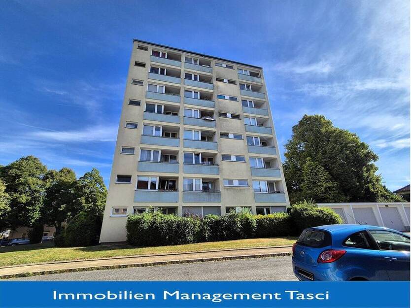 Single Wohnung mit Einbauküche und Balkon
