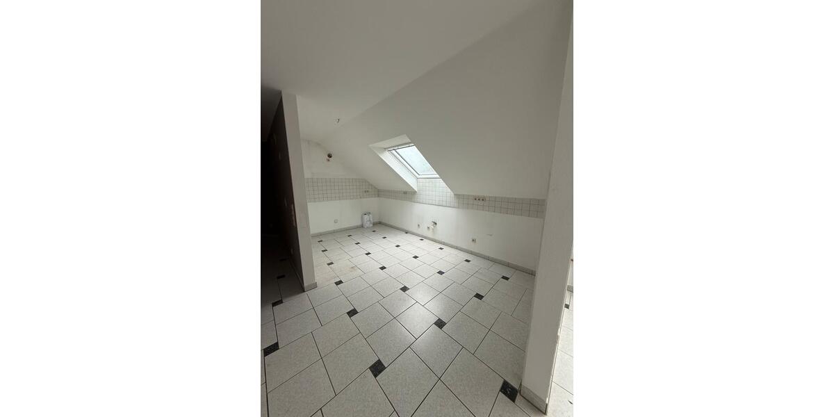 3-Zimmer-DG-Wohnung ca. 100 qm mit Balkon in Velbert 3 zimmer