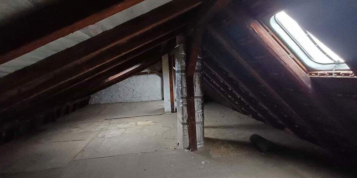 Vielseitiges Wohnhaus: Großfamilie oder 2×3-Zimmer-Wohnungen + Gewerbe & Garten 8 zimmer