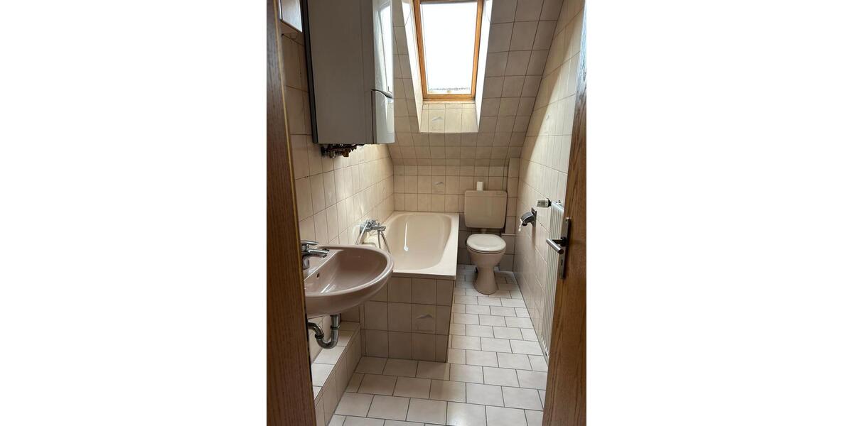 Dachgeschoßwohnung Bochum Höntrop - 3 Zimmer, 52 m&sup2;, 400&euro; | Angebot:25749473