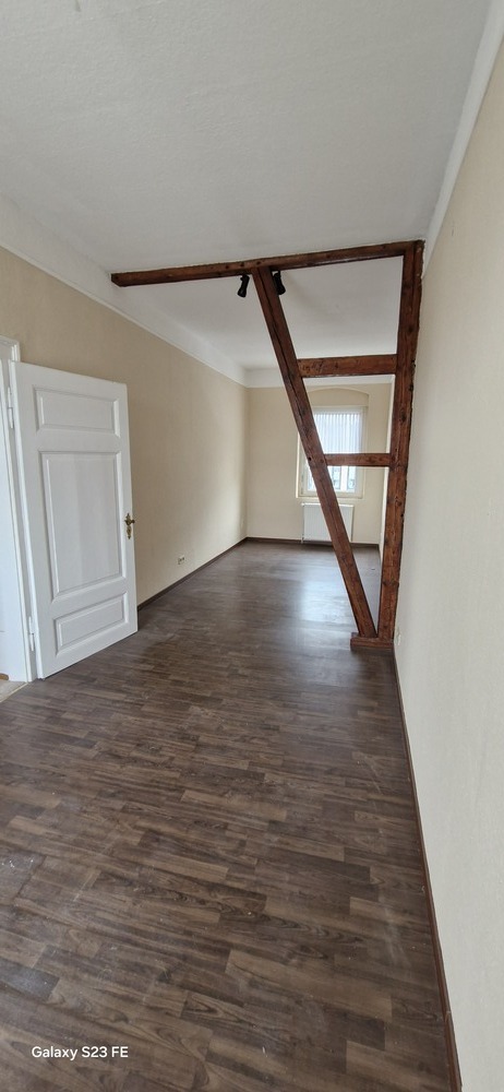 1-Fam. Haus mit Einliegerwohnung und Garagenhof zimmer