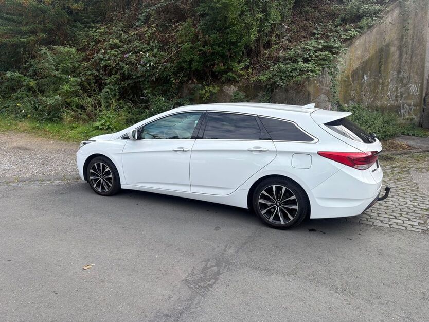 Hyundai i40 190.000 km 9.200 € Herne 44625