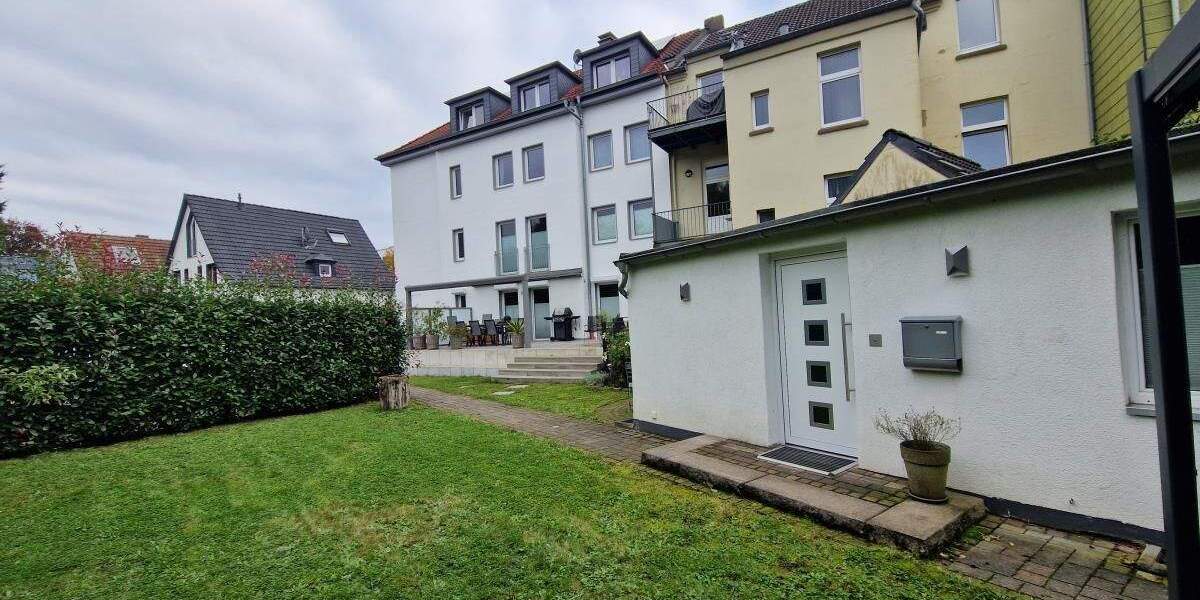 Saniertes Haus mit luxuriöser Ausstattung - 91 m² Komfortwohnung mit Garten und Bungalow. 1 zimmer