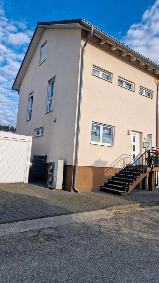 Energieeffiziente Doppelhaushälfte A+ mit Garten und Keller