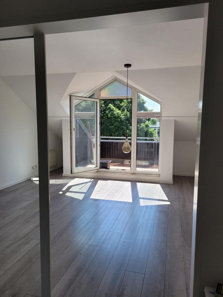 1 Zimmer Dachgeschoss Appartement mit Balkon in 40878 Ratingen