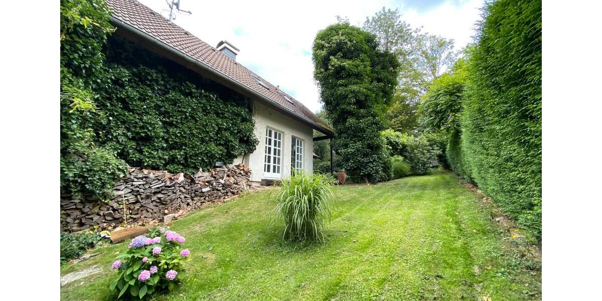 Einfamilienhaus mit 6 Zimmern, Kamin, Einbauküche, Sauna & Garage 6 zimmer