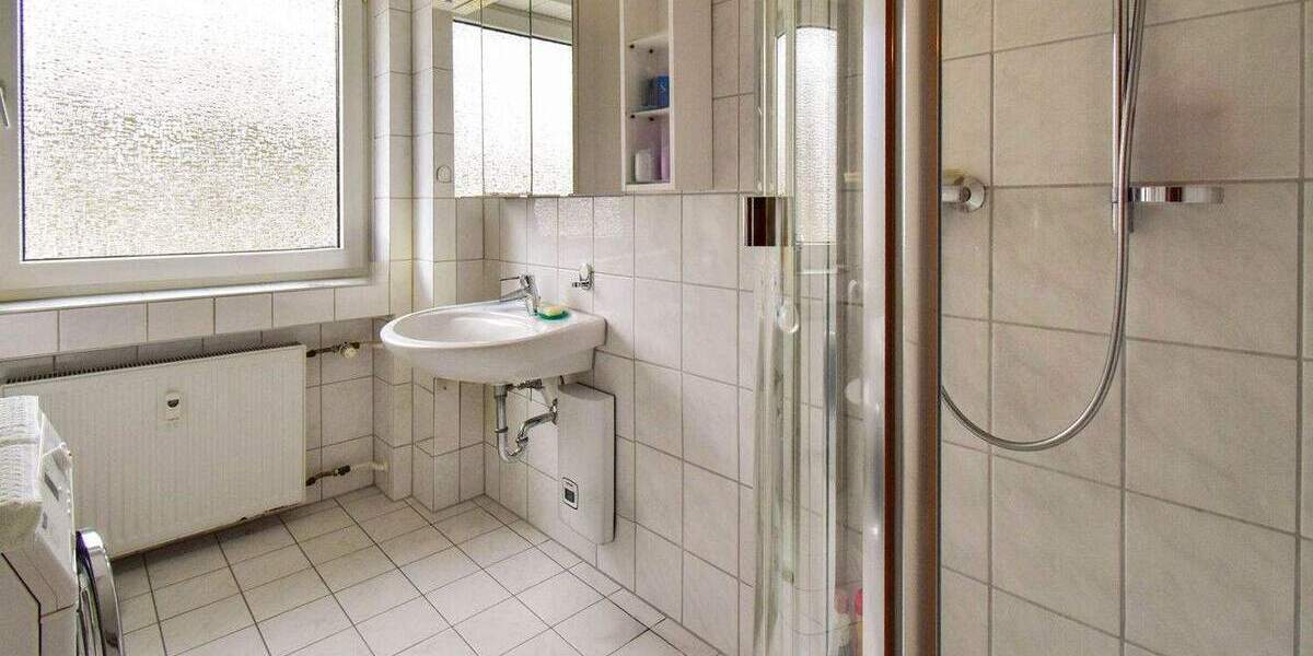 Leben und Leben lassen! Schöne, ruhige Wohnung mit Balkon und TG-Stellplatz 4 zimmer