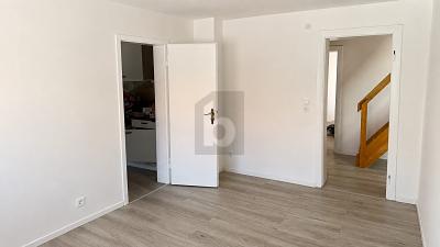 FRISCH RENOVIERT - ZWEI EBENEN FÜR MEHR WOHNGEFÜHL - Etagenwohnung Hagen Hagen-Mitte | Angebot:27503183