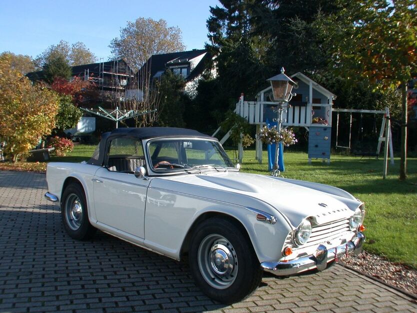 Triumph TR4 8.563 km 25.000 € Oberhausen 46049