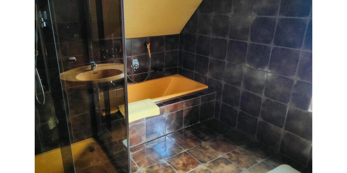 Einfamilienhaus mit Garten und Garage innenstadtnah 7 zimmer