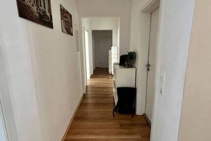 Moderne Eigentumswohnung mit stilvollem Badezimmer und guter Raumaufteilung 4 zimmer