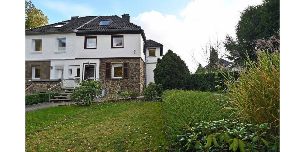 Charme trifft Saarn! Einseitig angebauter Altbau-Schatz auf tollem Grundstück 5 zimmer