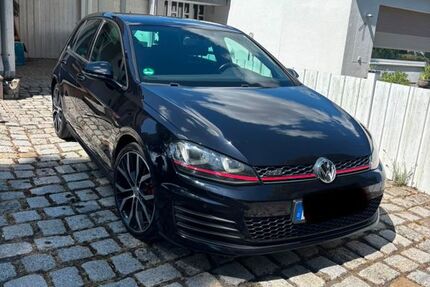VW Golf 145.723 km 14.990 &euro; Holzwickede 59439