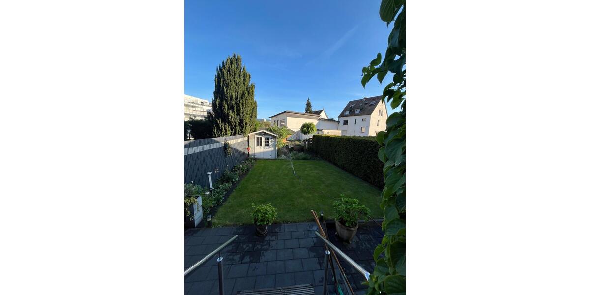 3 Familienhaus mit 2 Stellplätzen 12 zimmer