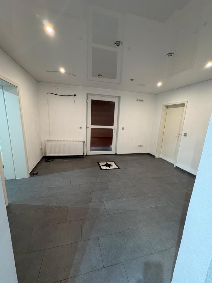 BüroStudioLokal ca.65qm,3,5Zi,Küche,2xWC C-R Bahnhofstr. zimmer