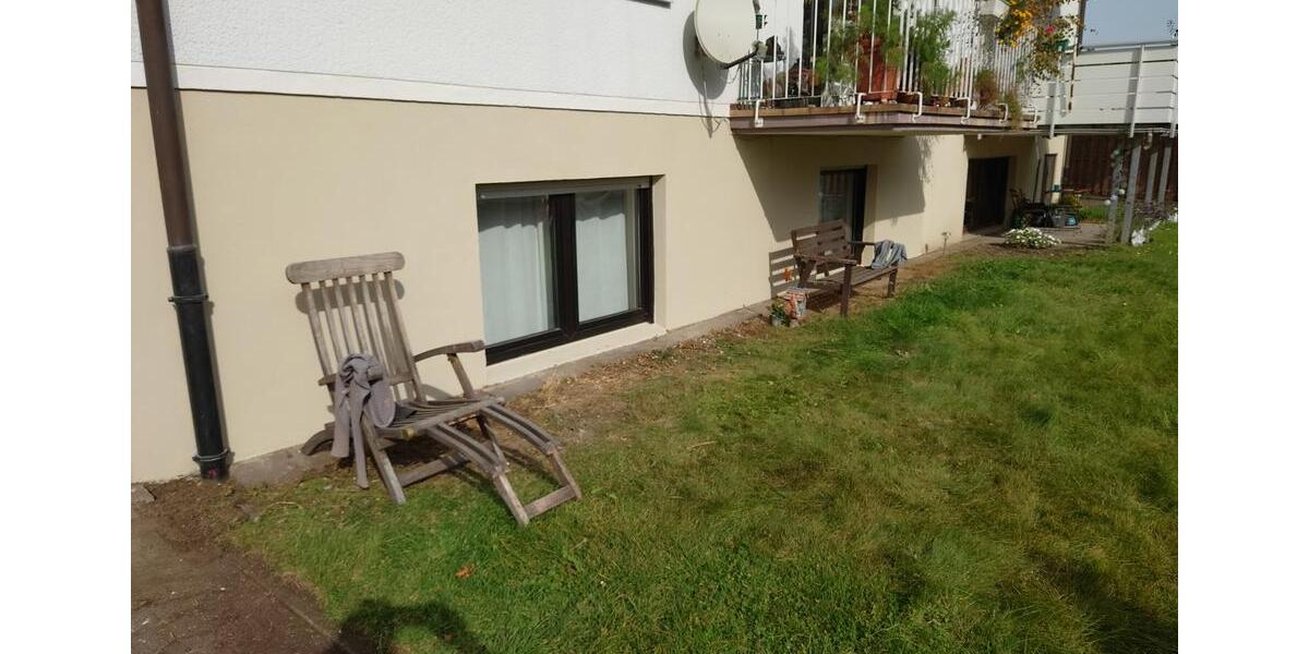 Mehrfamilienhaus mit 4 Garagen in guter Lage zimmer