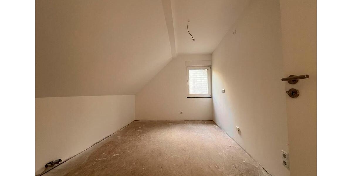 Modernisierte 1,5-Zimmer-Dachgeschosswohnung mit Waldblick 1.5 zimmer