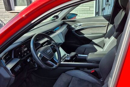Audi e-tron 26.800 km 25.500 € Dortmund 44319