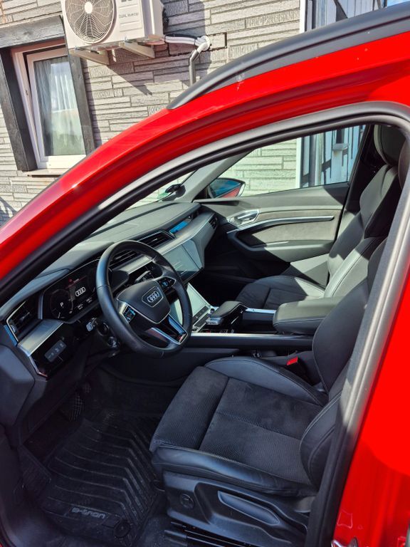 Audi e-tron 26.800 km 25.500 € Dortmund 44319