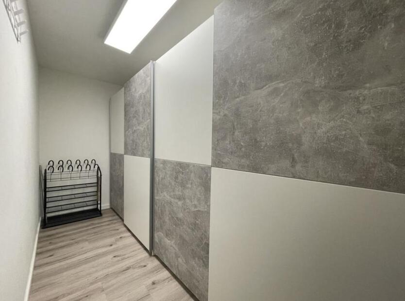 Vollständig möblierte Wohnung inkl. Kfz Stellplatz in top Lage zimmer