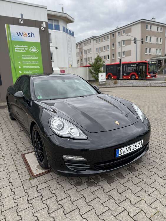 Porsche Panamera 183.000 km 25.999 € Velbert 42551