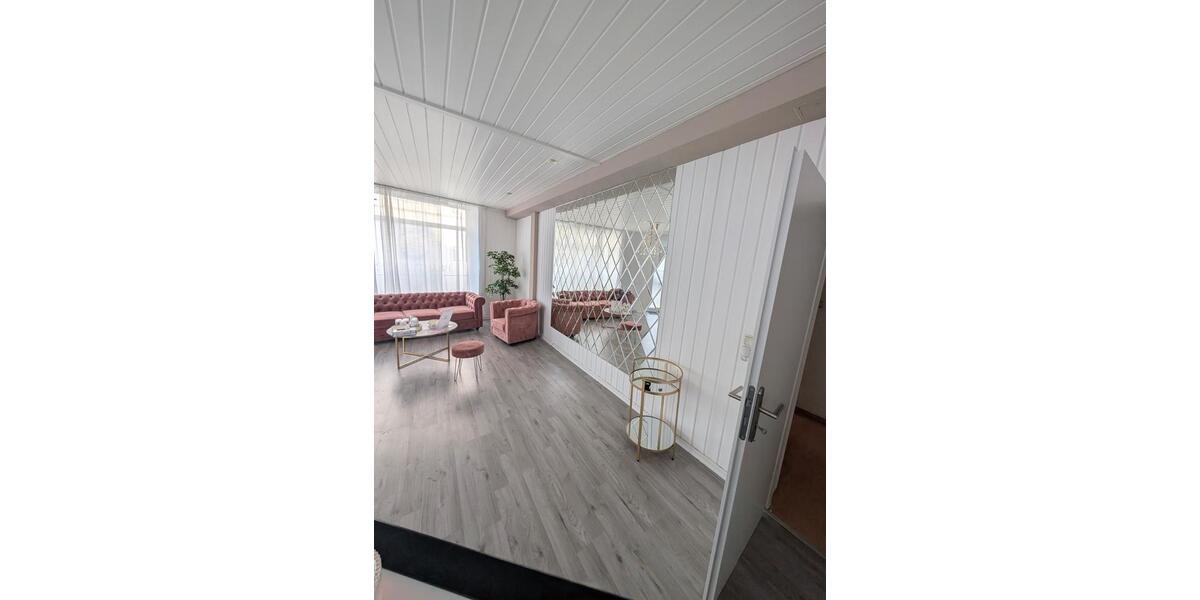 Vielseitig nutzbare Gewerbeeinheit im Erdgeschoss – ca. 74 m² zimmer