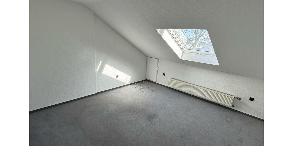 Moderne Bürofläche mit drei Büroräumen ergänzt mit modernem Bad, Küche und ausreichend Stauraum zimmer