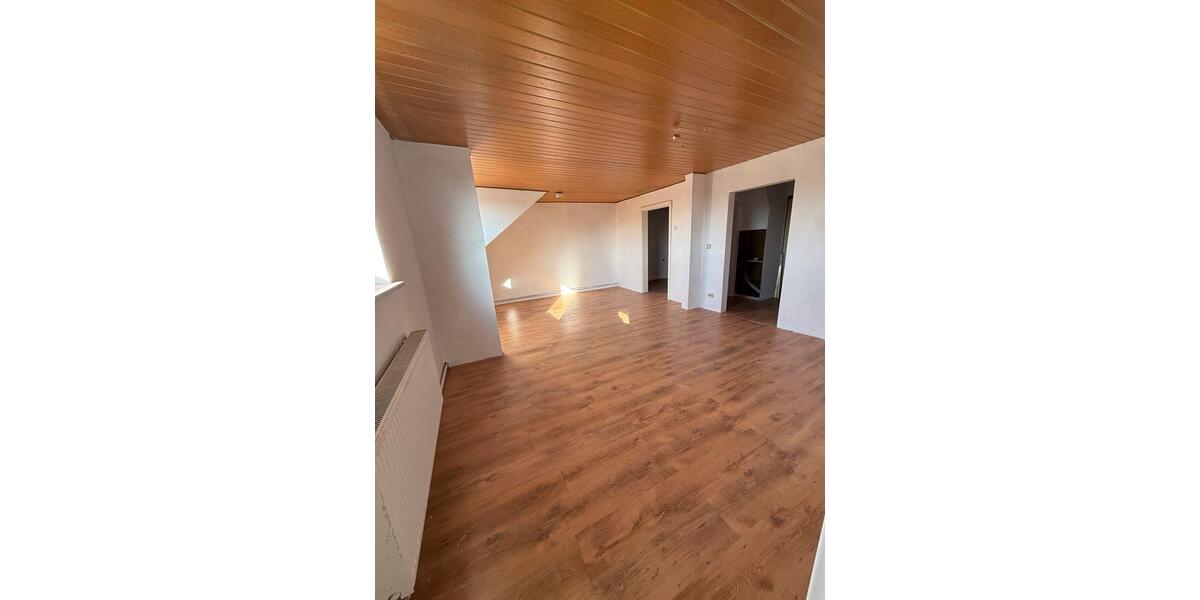 Dachgeschoßwohnung Gelsenkirchen Gelsenkirchen-Nord - 2 Zimmer, 77 m&sup2;, 450&euro; | Angebot:25796051