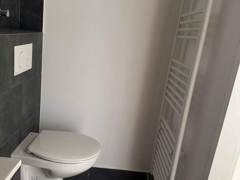 Renovierte, teilsanierte Wohnung mit zwei Zimmern in Duisburg-Neudorf 2 zimmer