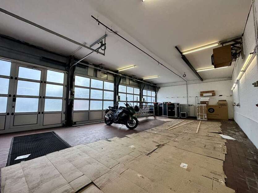 Halle in Duisburg 500.000 € 736 m²