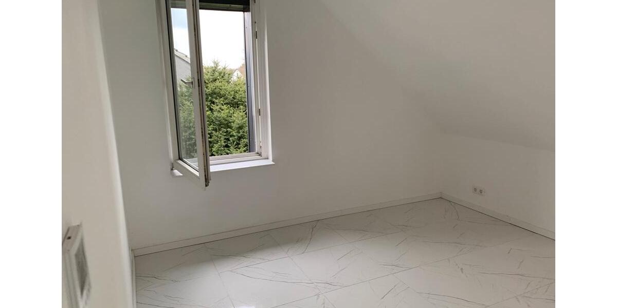 Dachgeschoßwohnung Oberhausen Schmachtendorf - 4 Zimmer, 85 m&sup2;, 600&euro; | Angebot:26670217