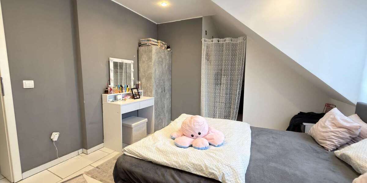 Modernisiertes 3-Parteienhaus mit Maisonette und Gartenanteil nahe Centro - Mehrfamilienhaus, Wohnhaus Oberhausen Osterfeld | Angebot:26041244