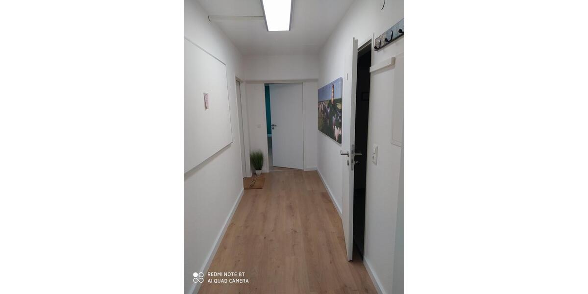 Gem. Büro- oder Praxisräume als kleines Apartment im Souterrain zimmer